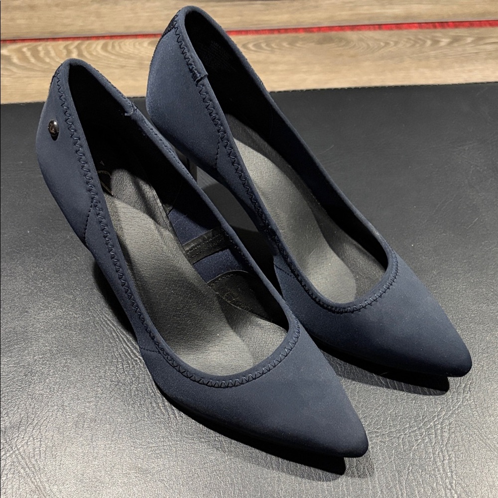 Simply Vera Vera Wang Navy Blue Women's Heels